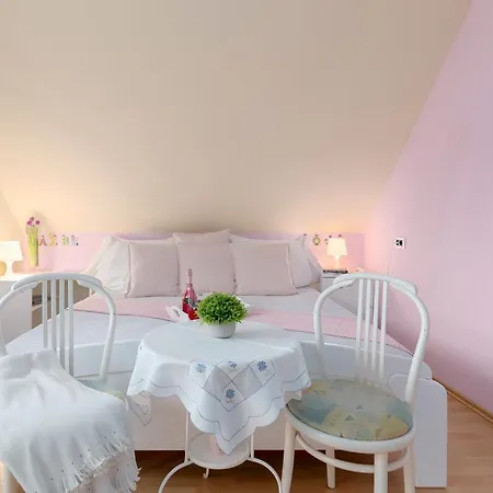 Apartma Sara Апартаменты *