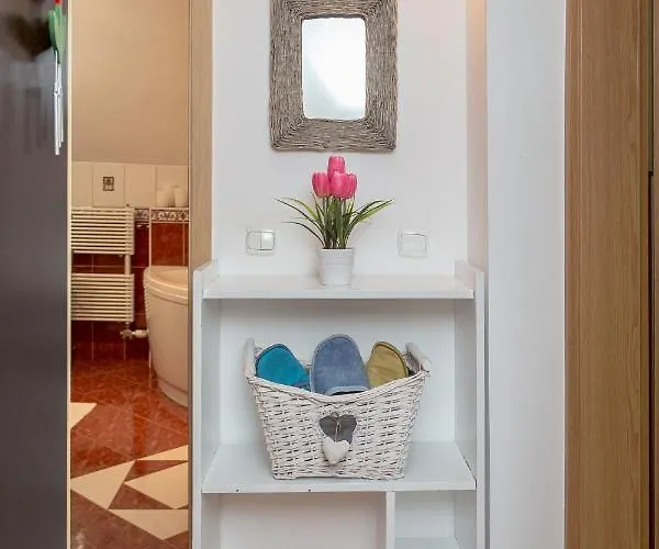 Apartma Sara Lejlighed *